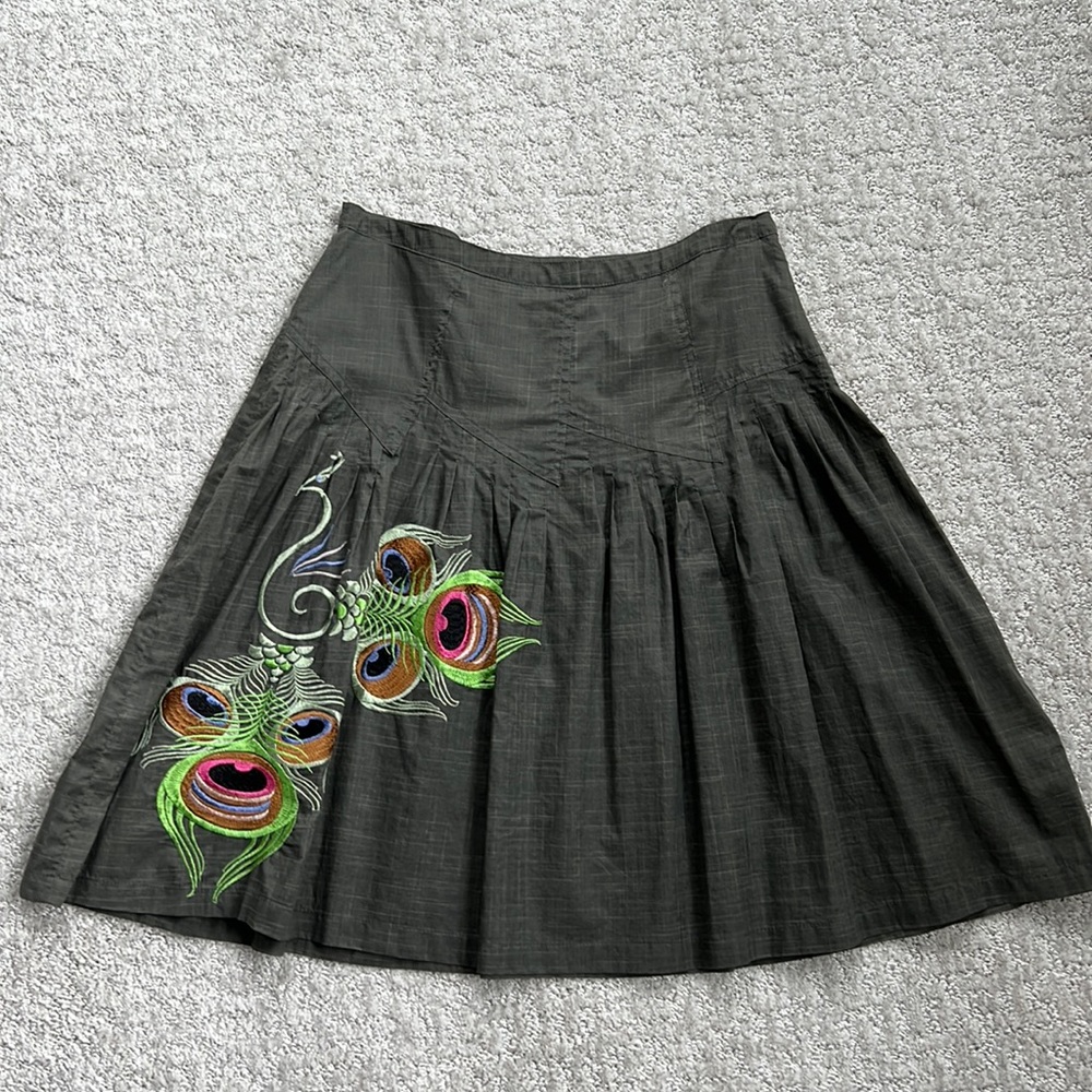 Embroidered skirt